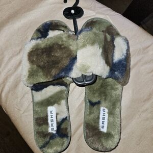 Sasha Fluffy Faux Fur Camo Slip-on Sandal Slippers Size 6, lug sole